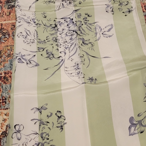 Honey Vintage Silk scarf 28 " sq - Picture 5 of 8